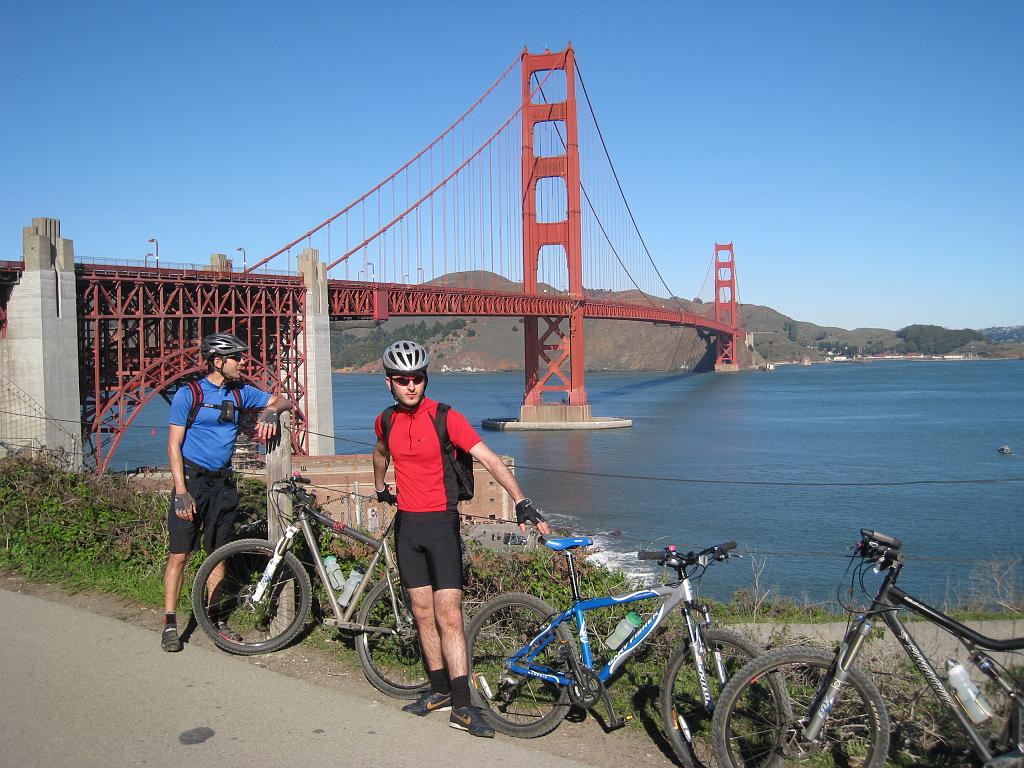 IMG_1904 Ali and Dincer with the Golden Gate Bridge